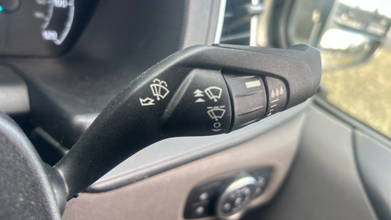 Ford Transit Custom 320 L1 Diesel Fwd 2.0 EcoBlue 170ps Low Roof D/Cab Limited Van Auto